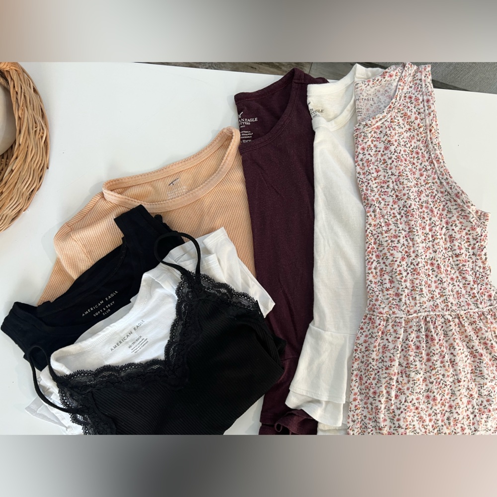 American Eagle/Aerie top bundle.